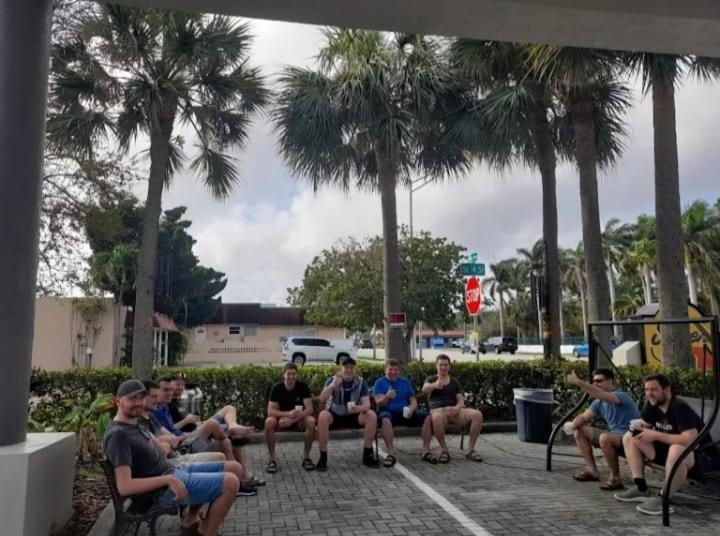 Super 8 Motel By Wyndham Near Fort Lauderdale Arpt Dania Beach Exterior foto